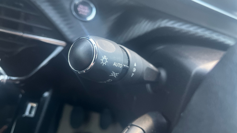 Peugeot 208 1.2 PureTech 100 Allure Premium 5dr Petrol Hatchback